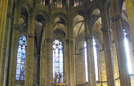 barcelonacathedralalterpiecedistant